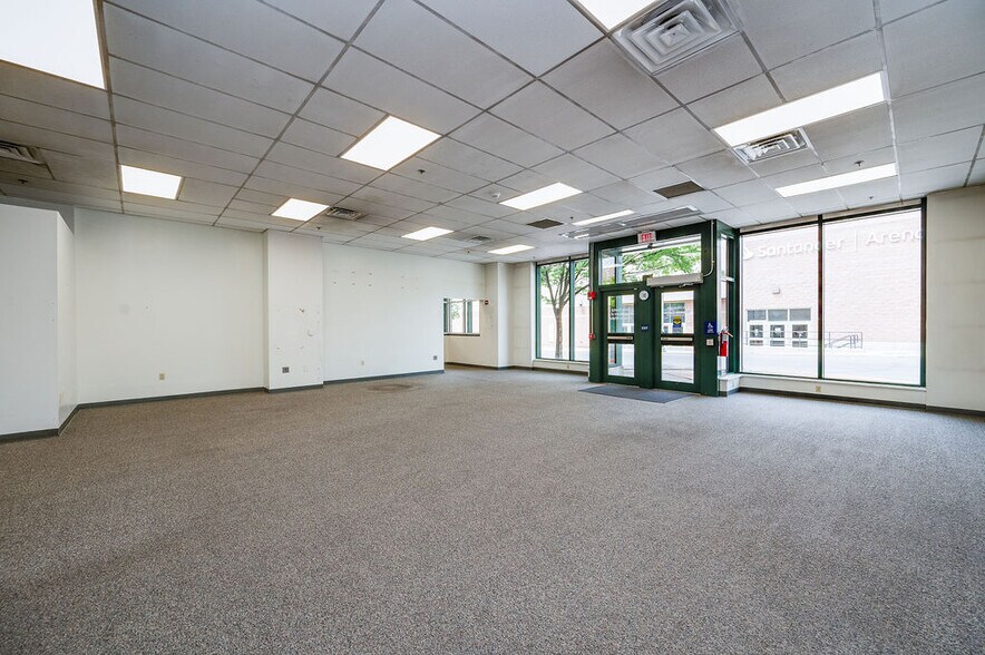 More Photos Of 722 Cherry St, Reading Storefront Retail Office For Lease