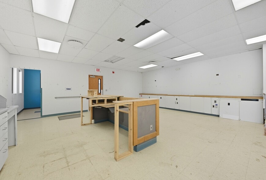 More Photos Of 508-514 Canterbury Rd, Kings Mountain Flex For Sale