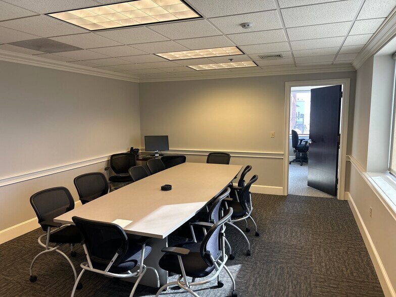 More Photos Of 180 Haven St, Reading Office For Lease