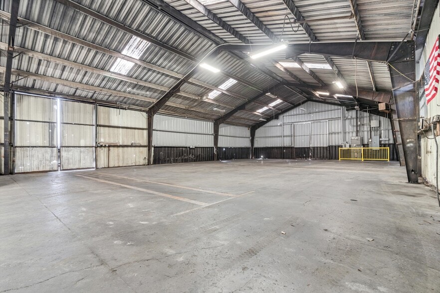More Photos Of 141 Helman Ln, Cotati Warehouse For Lease