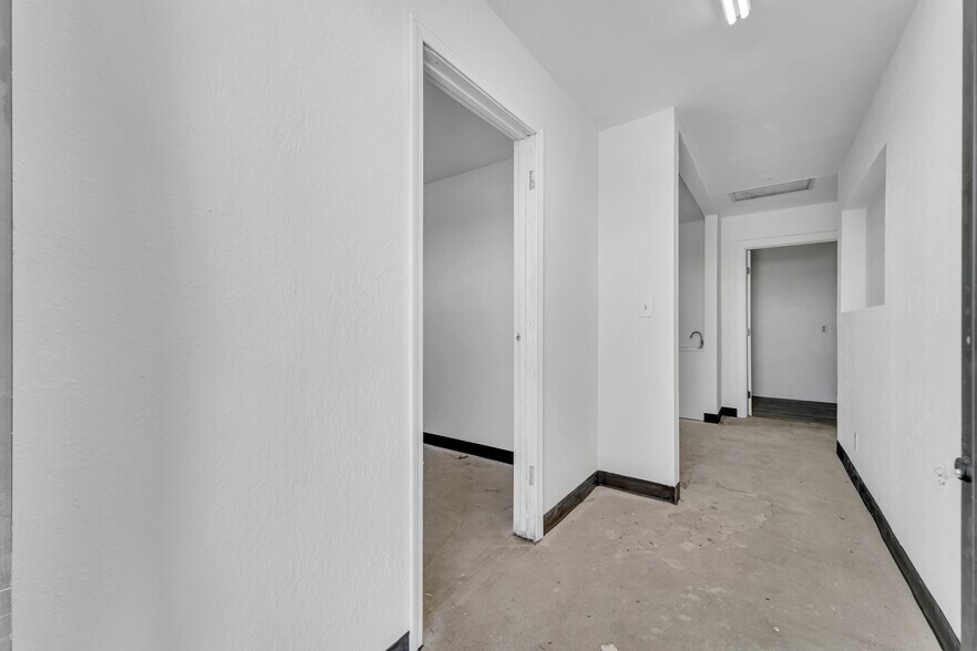 More Photos Of 113 W Pillsbury St, Lancaster Flex For Sale