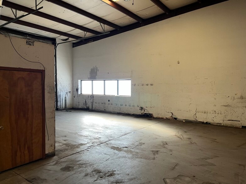 More Photos Of 1641-1653 W Lloyd St, Ozark Warehouse For Lease