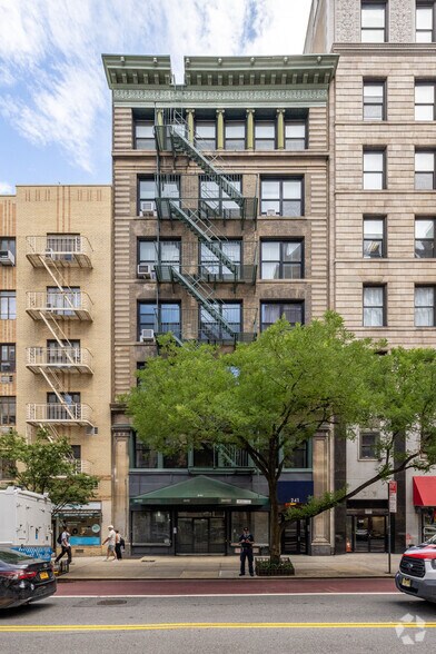 More Photos Of 241 W 23rd St, New York Apartments For Lease