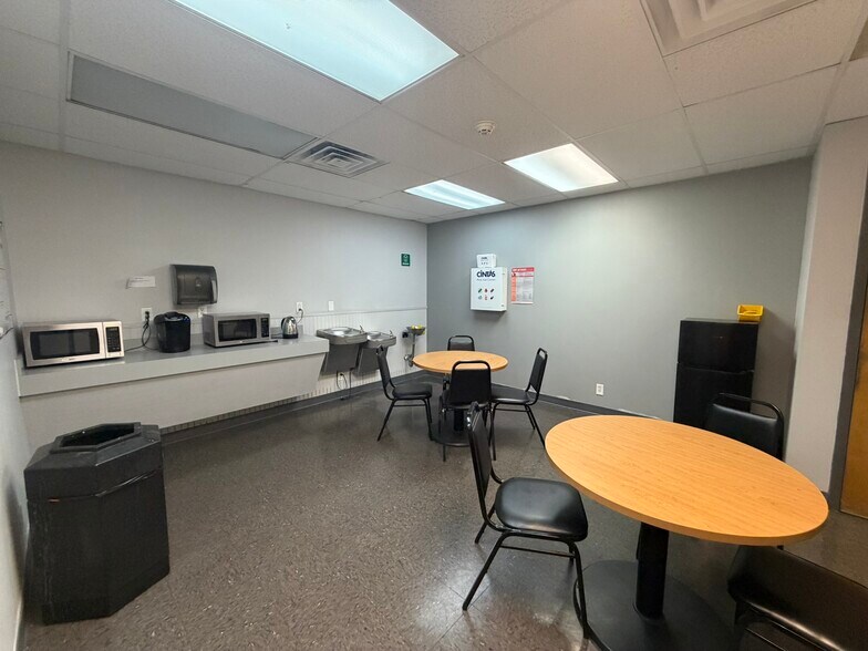 More Photos Of 5000 Harding Pl, Nashville Showroom For Lease