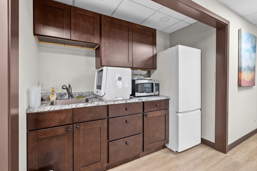 More Photos Of 1516 Trimble Ave, Kalamazoo Office For Sale