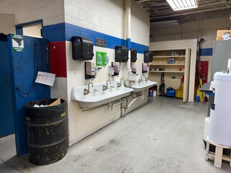 More Photos Of 1212 E Fairplains St, Greenville Manufacturing For Sale