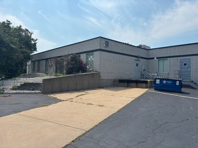 More Photos Of 30 Hollenberg Ct, Bridgeton Office For Sale