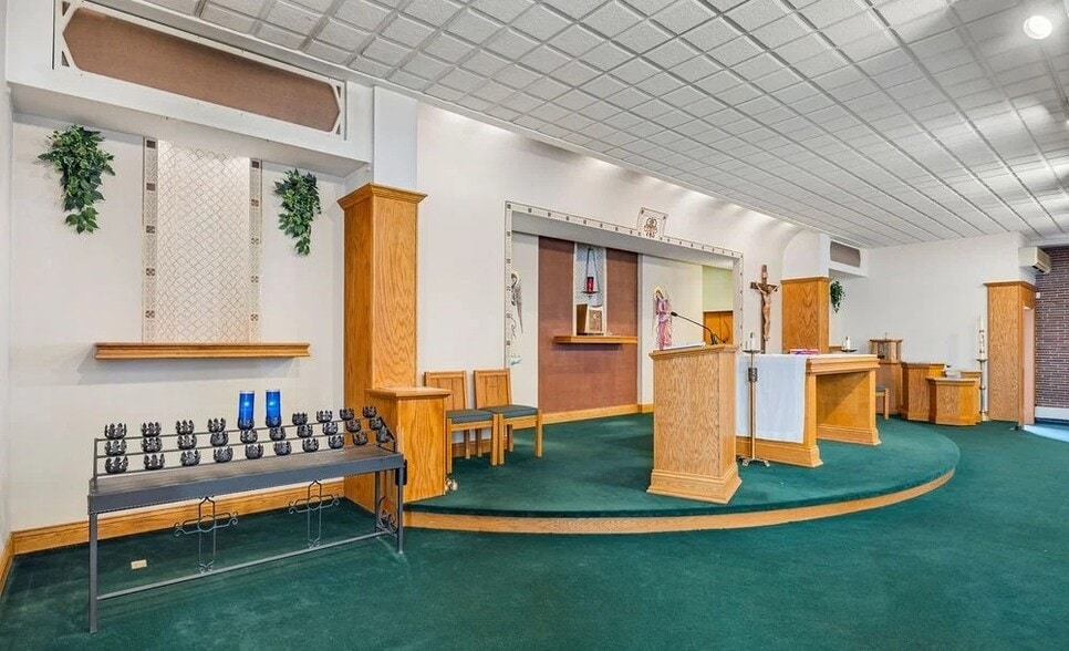 More Photos Of 2499 Independence Ave, Niagara Falls Religious Facility For Sale