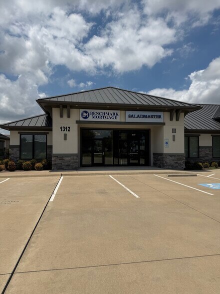 Primary Photo Of 1312 W Exchange Pky, Allen Medical For Lease