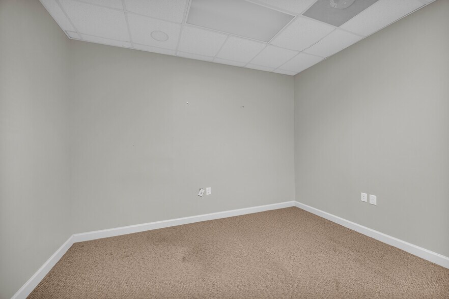 More Photos Of 40 Chamisa Rd, Covington Distribution For Lease