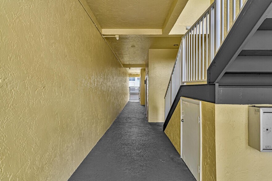 More Photos Of 5130 N Federal Hwy, Fort Lauderdale Storefront Retail Office For Sale