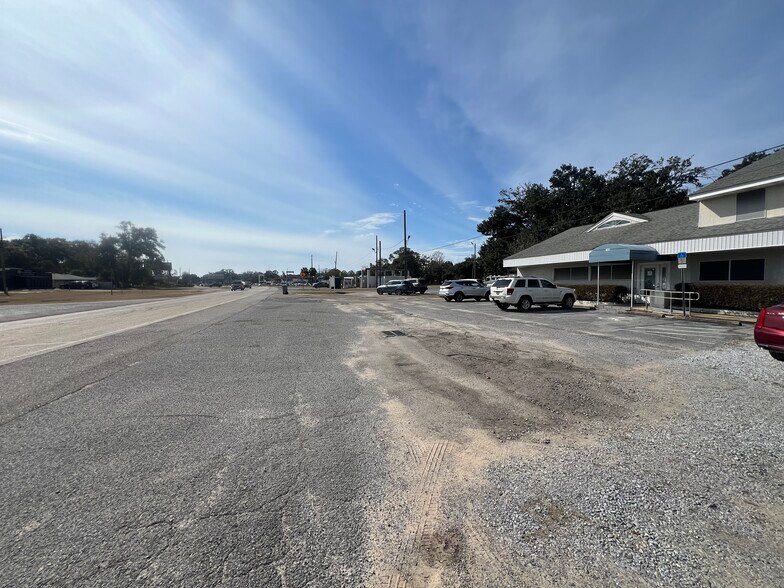 More Photos Of 901 New Warrington Rd, Pensacola Office For Sale