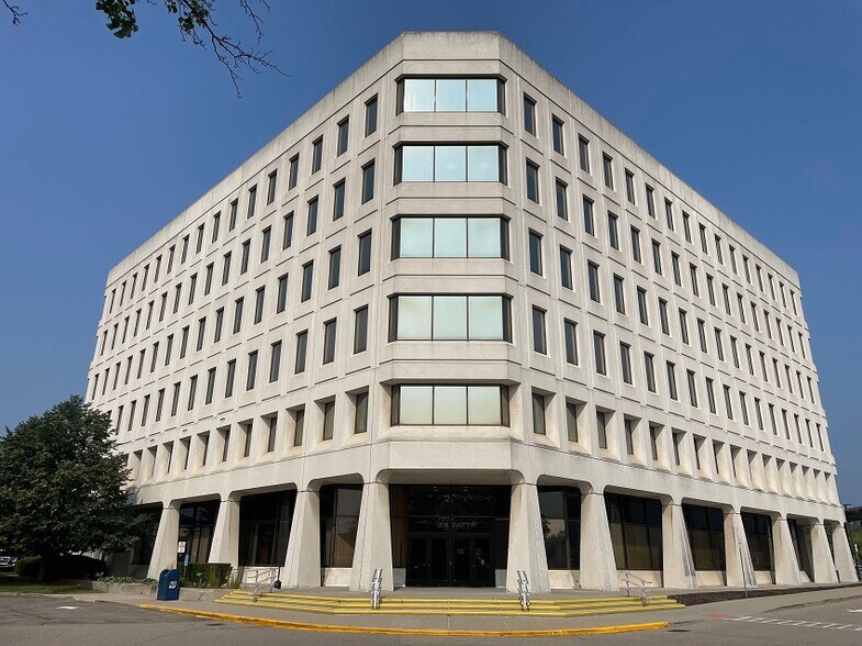 More Photos Of 29201 Telegraph Rd, Southfield Medical For Lease