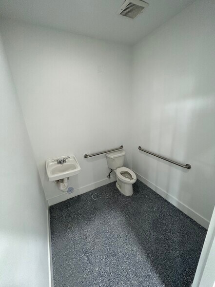 More Photos Of 1401 NW 119TH, North Miami Storefront Retail Office For Lease