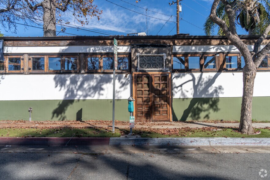 More Photos Of 1114 N Crescent Heights Blvd, West Hollywood Restaurant For Lease