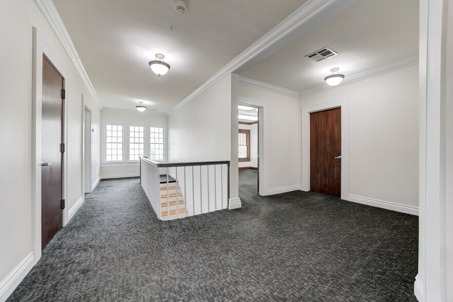 More Photos Of 1319 N Classen Dr, Oklahoma City Office For Lease