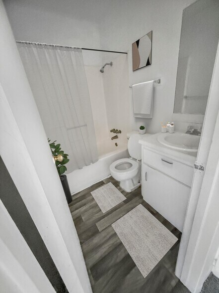 More Photos Of 1105 Westwood Ln, Giddings Apartments For Sale