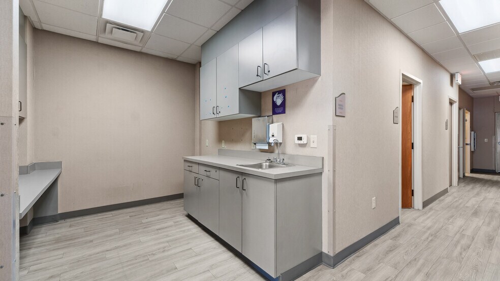 More Photos Of 910 James Bowie Dr, New Boston General Retail For Lease