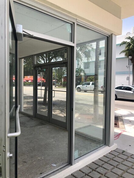 More Photos Of 7111 Biscayne Blvd, Miami Freestanding For Sale