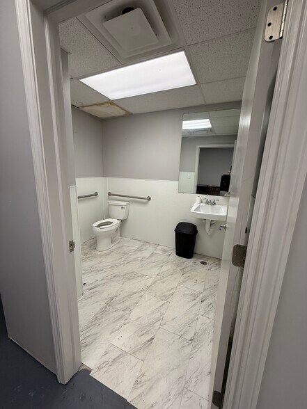 More Photos Of 874 E Aurora Rd, Macedonia Unknown For Lease