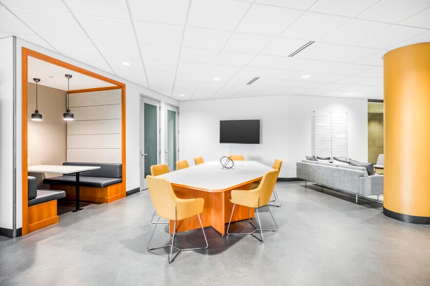 More Photos Of 1415 W 22nd St, Oak Brook Coworking Space