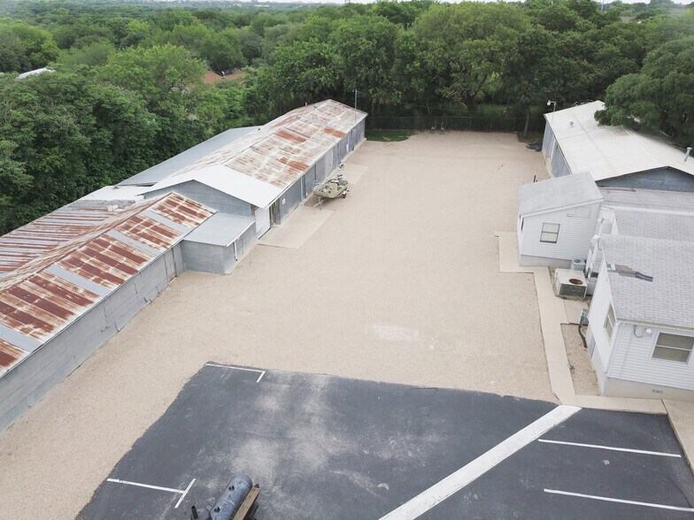 More Photos Of 1500 Stassney Ln, Austin Light Manufacturing For Lease