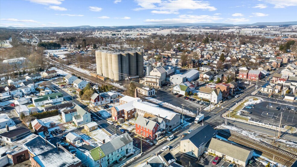 More Photos Of 102 S Richmond St, Fleetwood Warehouse For Sale