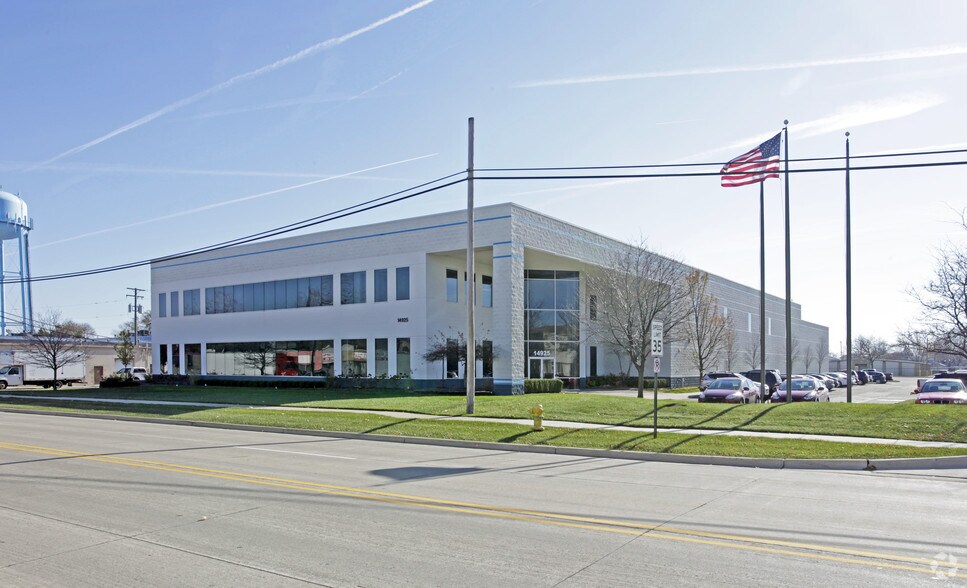 Primary Photo Of 14925 W 11 Mile Rd, Oak Park Research And Development For Lease
