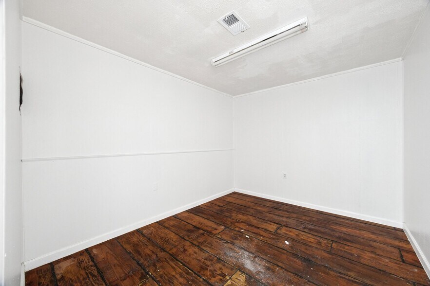 More Photos Of 6219 Masters Rd, Manvel Office For Lease