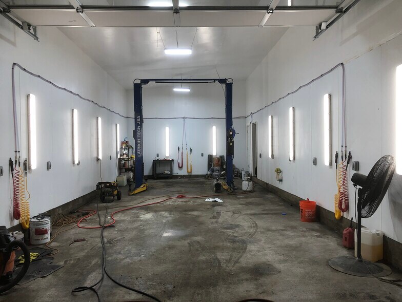 More Photos Of 16001 SE Mcloughlin Blvd, Milwaukie Auto Repair For Lease
