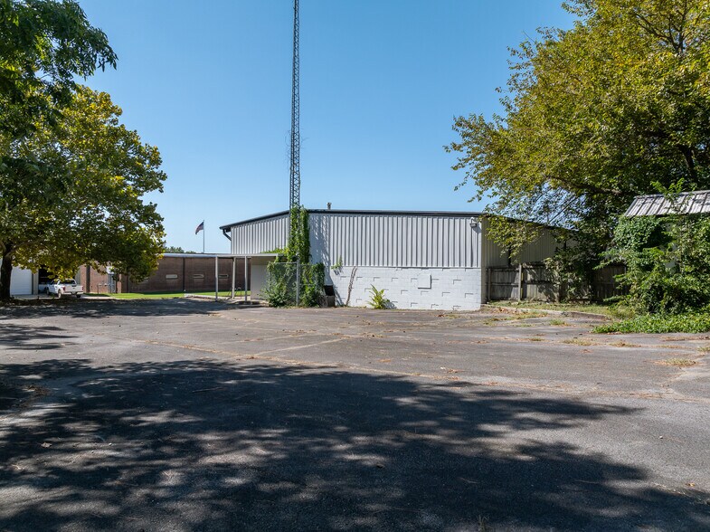 More Photos Of 100 N 11th St, Van Buren Warehouse For Sale