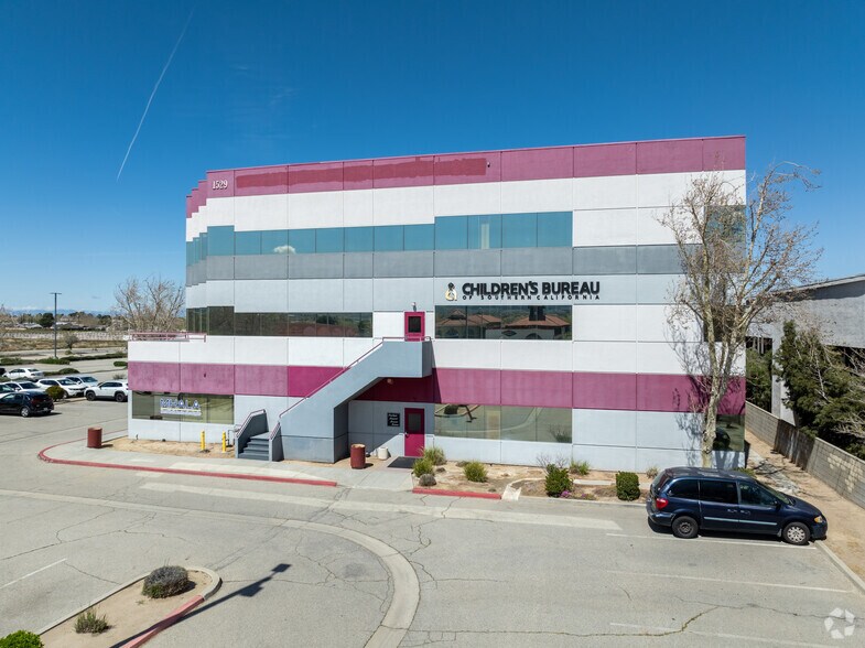 More Photos Of 1529 E Palmdale Blvd, Palmdale Office For Sale