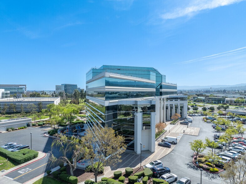 More Photos Of 303 Twin Dolphin Dr, Redwood City Office For Lease