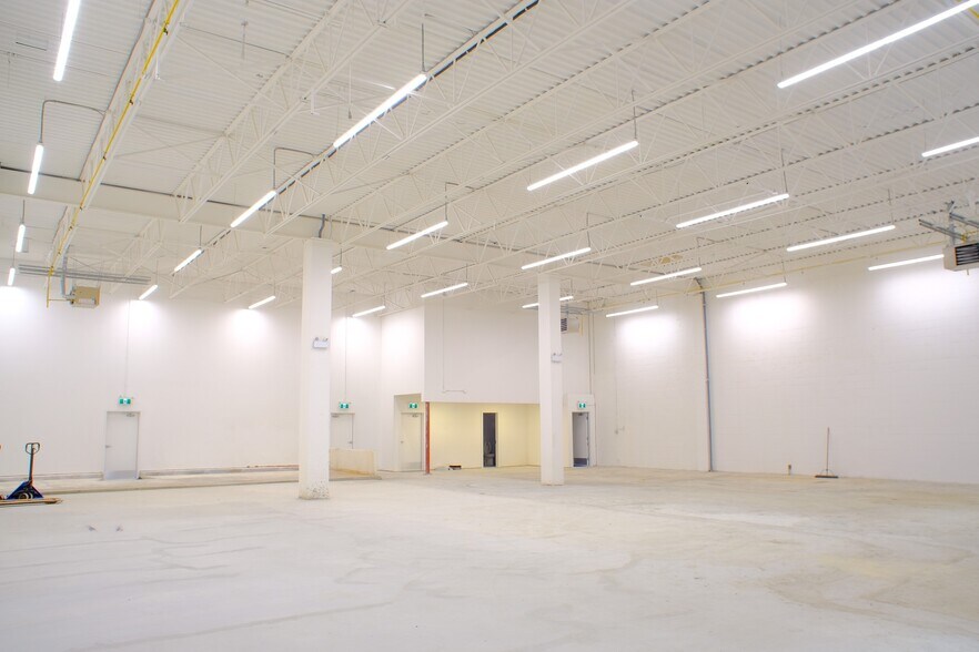 More Photos Of 1636 Pandora St, Vancouver Light Manufacturing For Sale