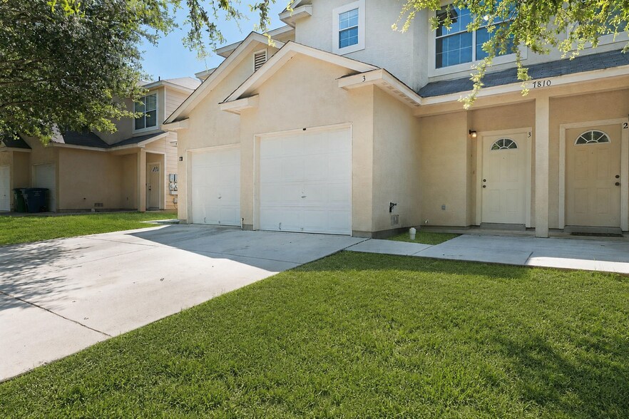 More Photos Of 7810 Kingsbury Wood, San Antonio Multifamily For Sale