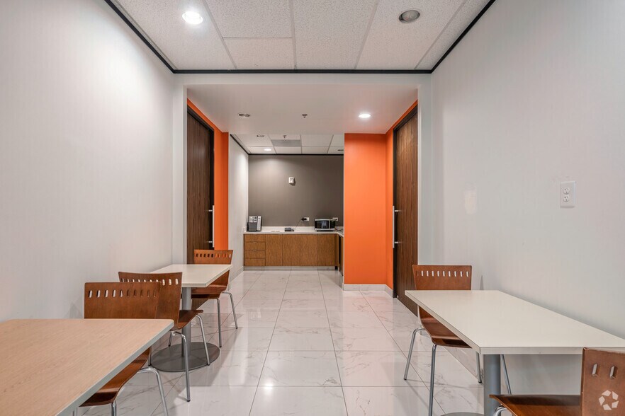 More Photos Of 519 N Sam Houston Pky E, Houston Medical For Lease