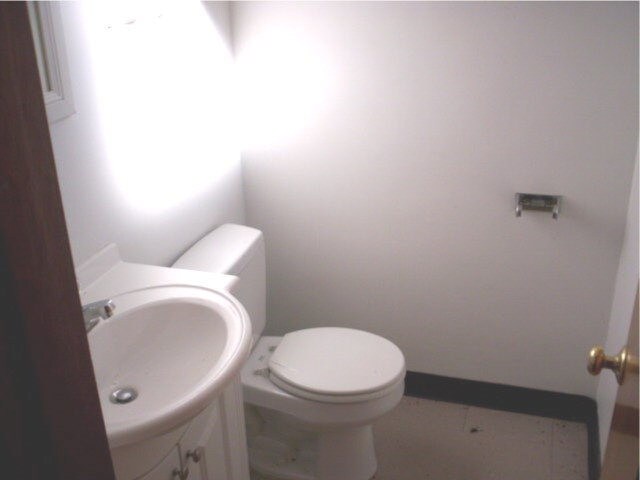 More Photos Of 109 W Atlantic St, South Hill Storefront Retail Office For Sale