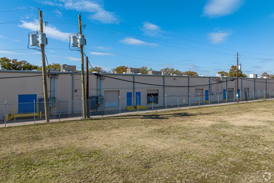 More Photos Of 10503 Forest Ln, Dallas Light Distribution For Sale