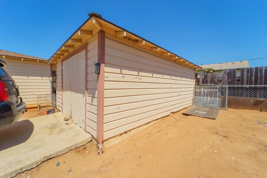 More Photos Of 2245 S Lanoitan Ave, National City Apartments For Sale