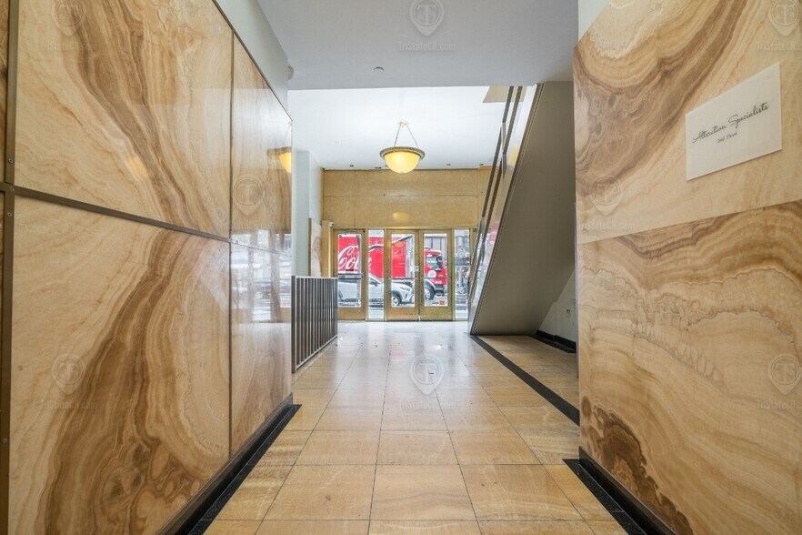 More Photos Of 143 W 72nd St, New York Storefront Retail Office For Lease