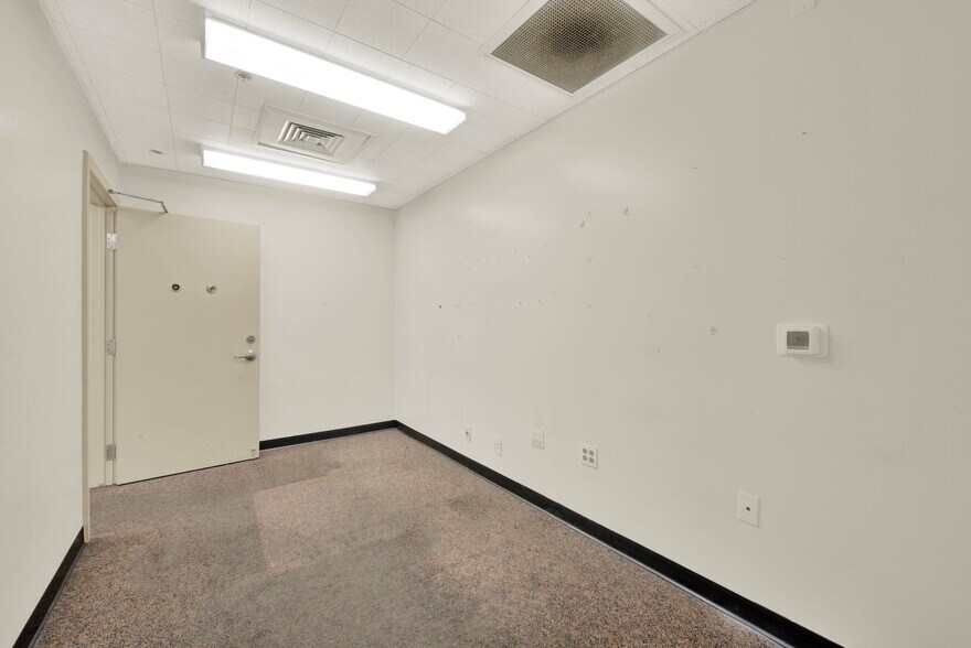 More Photos Of 3340 N Texas St, Fairfield Drugstore For Lease
