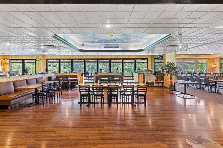 More Photos Of 2001 E Washington St, New Castle Restaurant For Sale