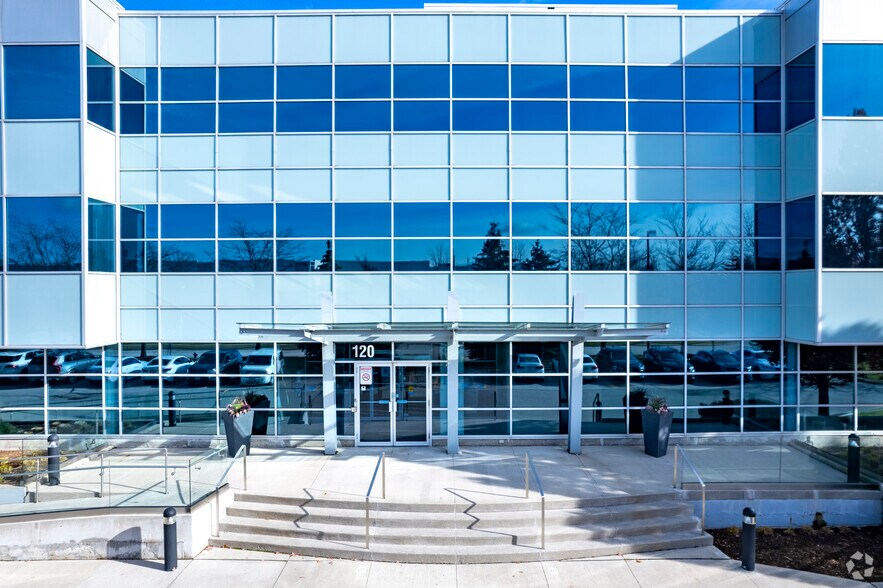 More Photos Of 120 E Beaver Creek Rd, Richmond Hill Office For Lease