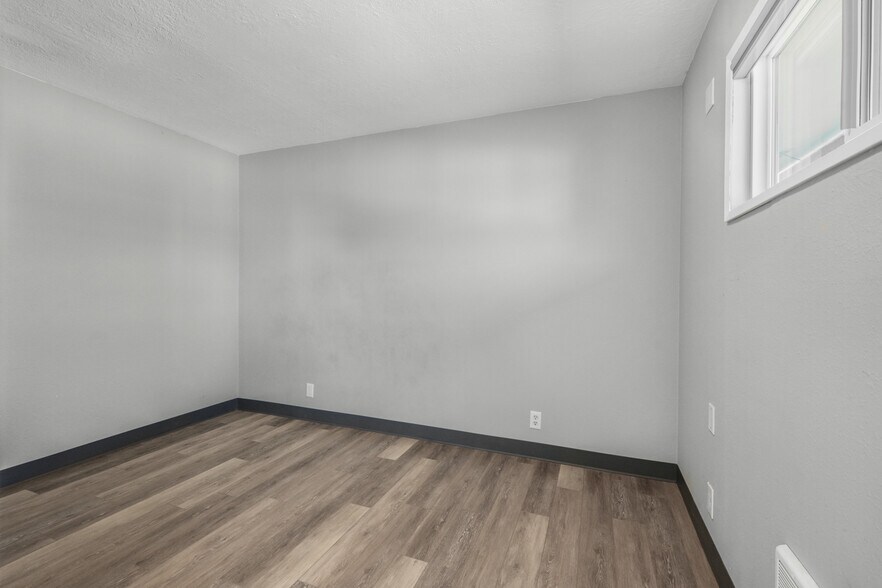 More Photos Of 118 Engle Ave, Molalla Storefront For Sale