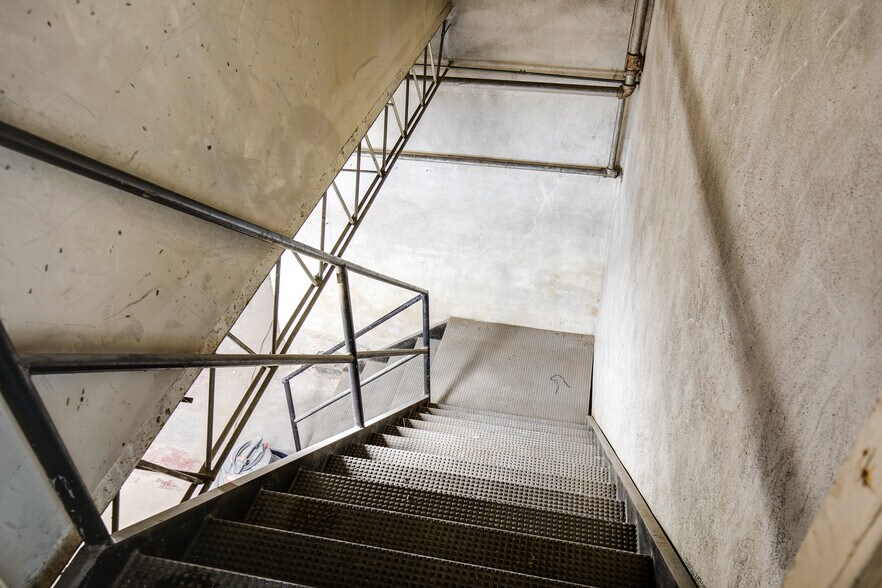 More Photos Of 207 Poythress Street, Hopewell Storefront Retail Office For Lease