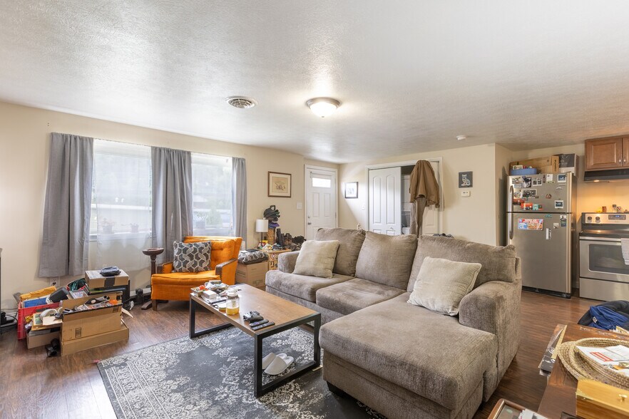More Photos Of 2312 S Rogers St, Bloomington Freestanding For Sale