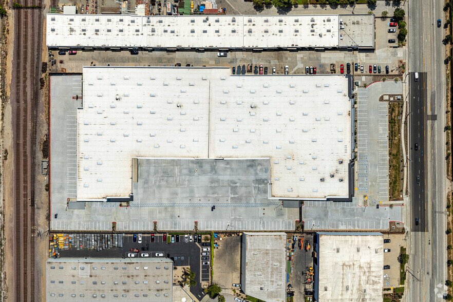 More Photos Of 12118 Bloomfield Ave, Santa Fe Springs Distribution For Lease