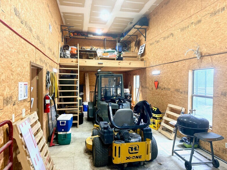 More Photos Of 808-810 Progress Dr, Farmington Office For Sale