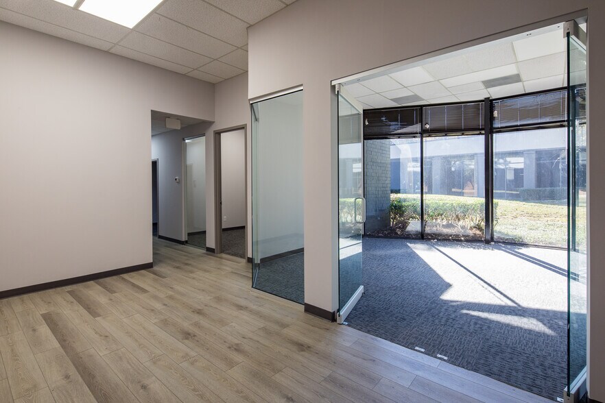 More Photos Of 3000 Northwoods Pky, Norcross Unknown For Lease