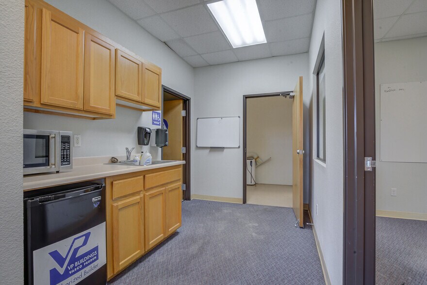 More Photos Of 1671 Zachi Way, Redding Industrial For Lease